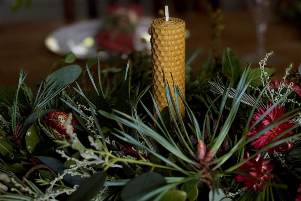 festive table wreath